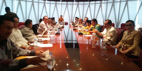 Ical pimpin rapat Dewan Pembina bersama DPP Golkar di Bakrie Tower