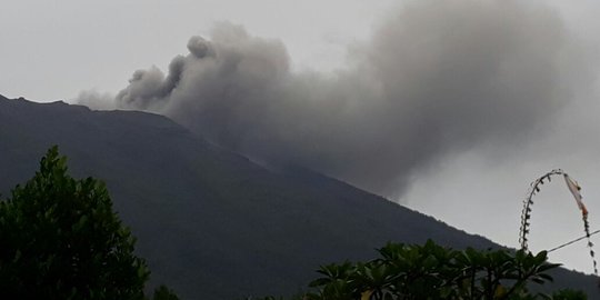 Sampel abu vulkanik Gunung Agung diteliti di BPPTKG Jogya dan Bandung