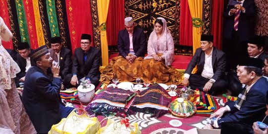 Datangi Mata Ni Horja, Jokowi & Iriana disambut bak raja adat