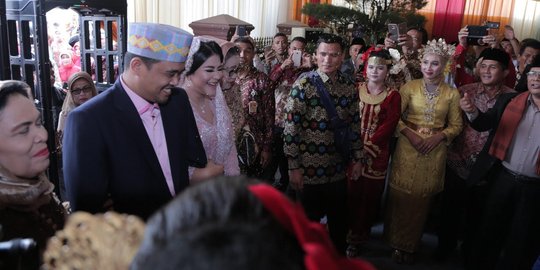 Kenakan ulos, Jokowi manortor selama 10 menit saat Mata Ni Horja