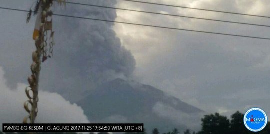 Gunung Agung erupsi, AP I sebut belum ada pengalihan penerbangan di Lombok