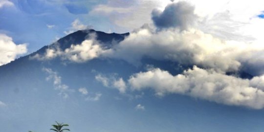 Penumpang menumpuk akibat letusan Gunung Agung, Bandara Bali siapkan tempat istirahat