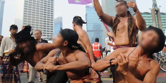 Gagal belajar ilmu kebal, 14 orang di Tangerang luka bakar dan dirawat di RS