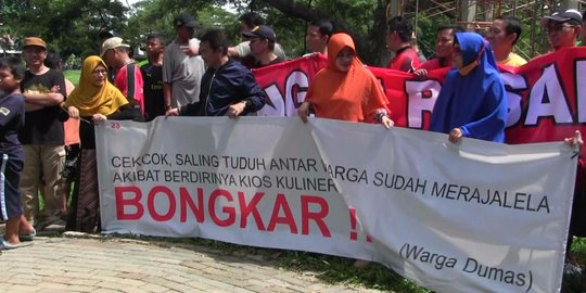 Warga Bekasi Utara demo tolak pembangunan kios kuliner oleh pemerintah