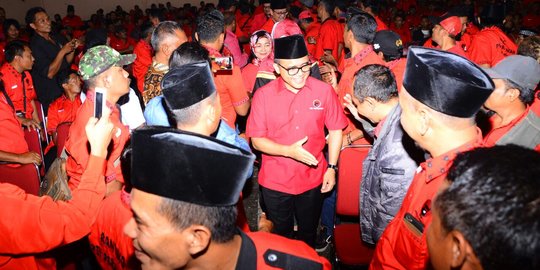 Akhir pekan, Azwar Anas wayangan di Tulungagung dan jelajahi Malang Raya