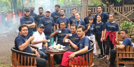 Ngopi bareng Deputi Pengembangan Pemuda Kemenpora dengan 35 pemuda antar negara