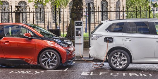 Mobil listrik, solusi transportasi terbaik untuk lingkungan meski ada 'efek samping'