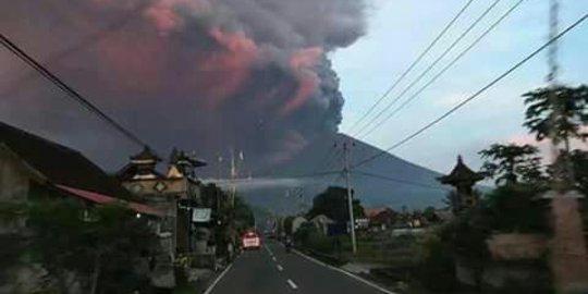 BNPB imbau warga sekitar Gunung Agung kurangi aktivitas di luar rumah