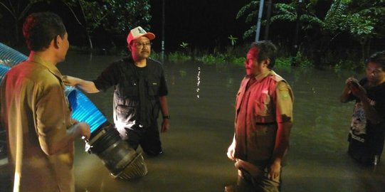 Tinjau di banjir Porong, Gus Ipul sebut akibat curah hujan tinggi