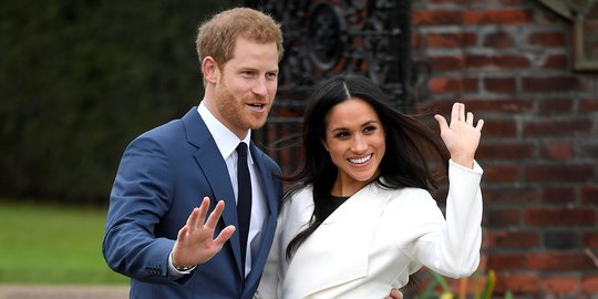 Wajah bahagia Pangeran Harry dan Meghan Markle saat umumkan pertunangan