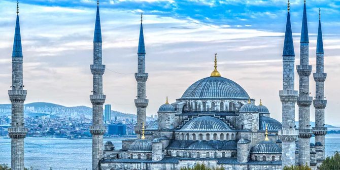 Kemegahan Masjid Biru kembaran Hagia Sophia di Istanbul 