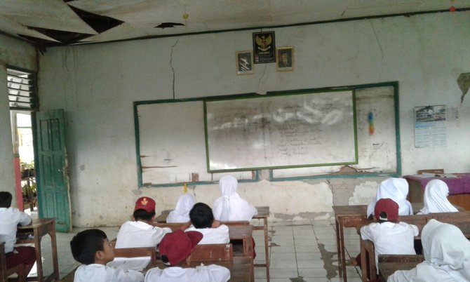 sd di banten yang nyaris ambruk