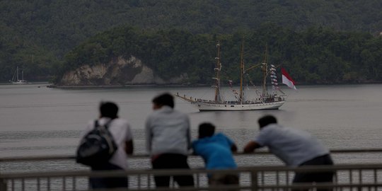 Kedatangan KRI Dewa Ruci jadi tontonan warga Sabang