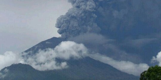 Bandara I Gusti Ngurah Rai masih ditutup, 430 penerbangan dibatalkan