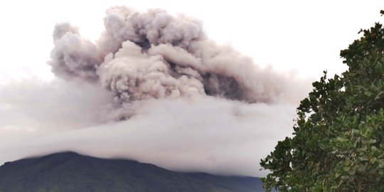 Erupsi Gunung Agung, 1.025 penumpang di Adi Soemarmo batal terbang