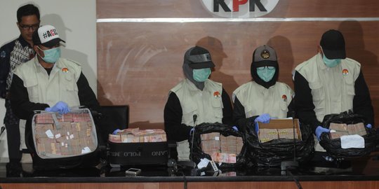 Ini tumpukan uang dalam koper dan kardus hasil OTT KPK di Jambi