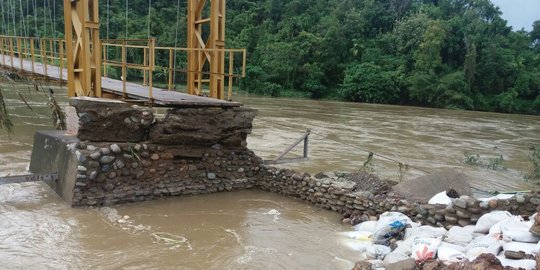 Jembatan di Kampung Simpang Pondok Nagari Batu Hampa putus, 35 KK terisolir