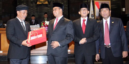 Setelah dihujani interupsi, APBD DKI Jakarta 2018 akhirnya diketok