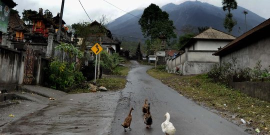 2 Km dari Puncak Gunung Agung, dua dusun ini sudah sepi aktivitas