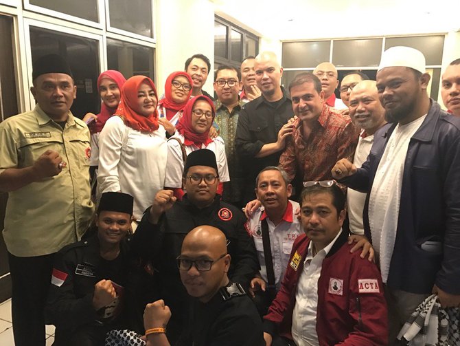 fadli zon temani ahmad dhani di polres jaksel