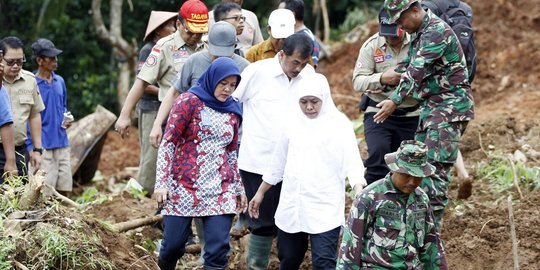 Tinjau bencana Pacitan, Mensos Khofifah beri bantuan Rp 1,6 miliar