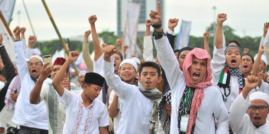 Jutaan umat muslim Reuni Akbar 212 di Monas