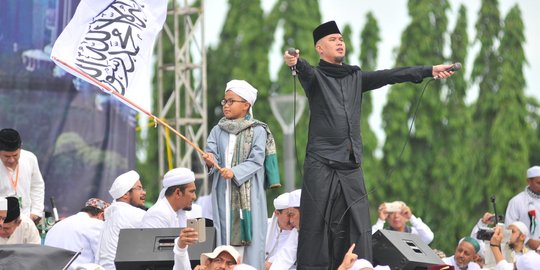 Aksi Ahmad Dhani manggung di Reuni Akbar 212