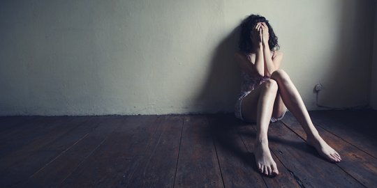 Kenali 7 tanda saat depresi menyerangmu secara diam-diam