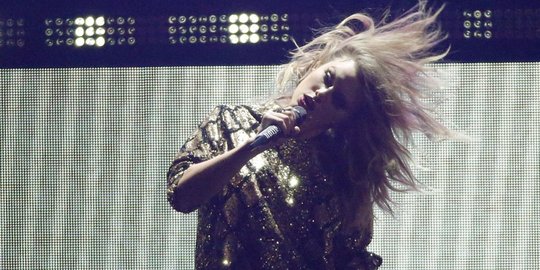 Penampilan memukau Taylor Swift di iHeartRadio