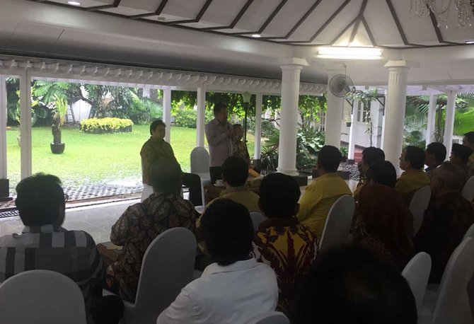 airlangga hartarto dan anggota dpd holkar bertemu jusuf kalla