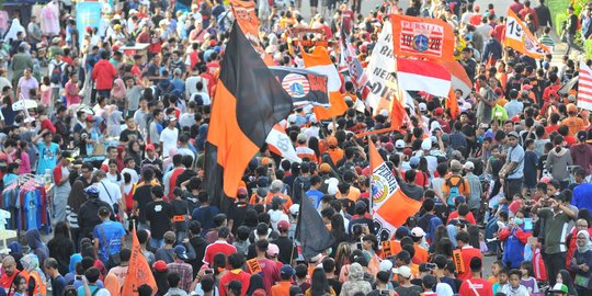 Pawai The Jakmania meriahkan Car Free Day di Bundaran HI