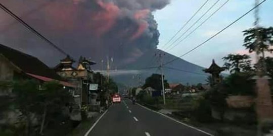 PVMBG prediksi 10 hari lagi Gunung Agung muntahkan lava