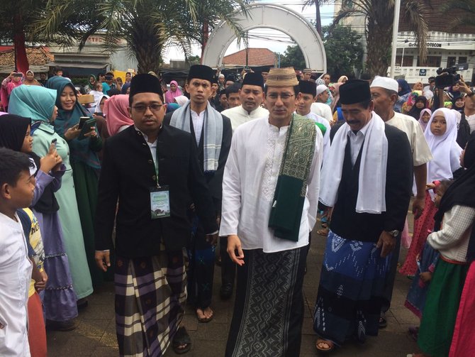 sandiaga uno di masjid jami nurul galah