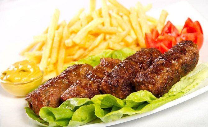 mici sosis beraroma bawang khas rumania