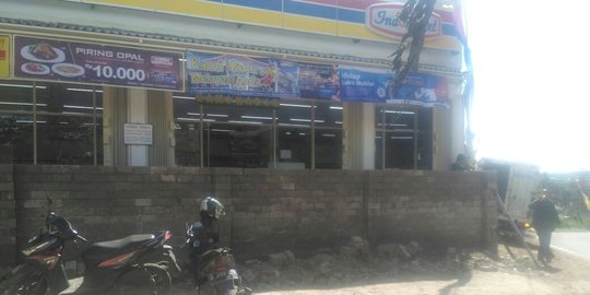 Sengketa lahan, pemilik tanah tutup jalan masuk Indomaret dengan tembok