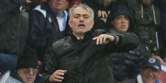 Sering didamprat Mourinho, Wasit ini bakal pimpin Derby Manchester