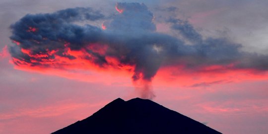 Akibat erupsi Gunung Agung, Rp 9 triliun potensi penerimaan devisa hilang