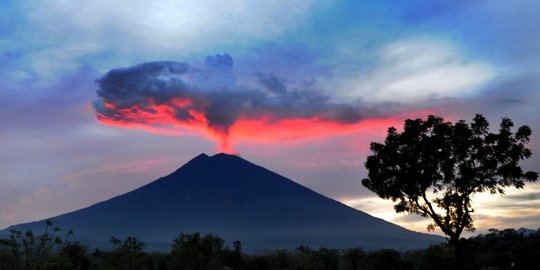 Meski aman debu vulkanik Gunung Agung, maskapai memilih tetap batalkan penerbangan