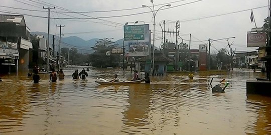 Antisipasi banjir, Pemprov Jabar perbaiki saluran air