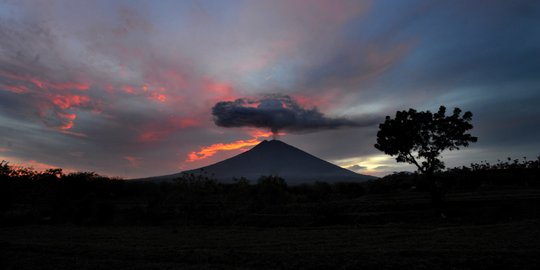 4 Kerugian ekonomi dampak dari Gunung Agung erupsi