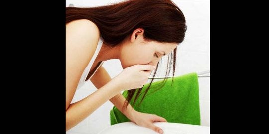 kenapa kamu harus duduk saat makan? ini dia 7 alasannya