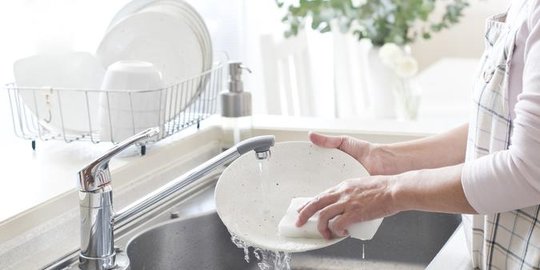 7 pekerjaan rumah tangga yang bisa bakar lebih dari 100 kalori, apa saja?