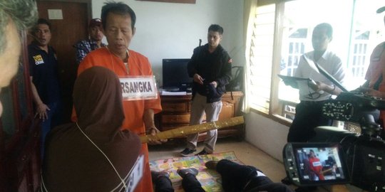 Rekonstruksi pembunuhan di Bandung, pelaku nyaris diamuk warga