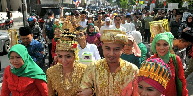 Unduh 4100 Koleksi Background Foto Nikah 2018 Gratis