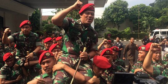 Habiskan waktu pensiun dengan cucu, Jenderal Gatot curhat tak berani menggendong