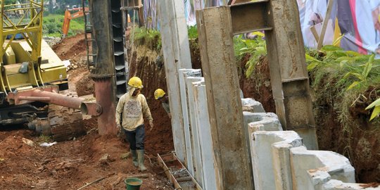 Puncak hujan diperkirakan Januari, warga Jaksel & Jaktim diminta waspada longsor