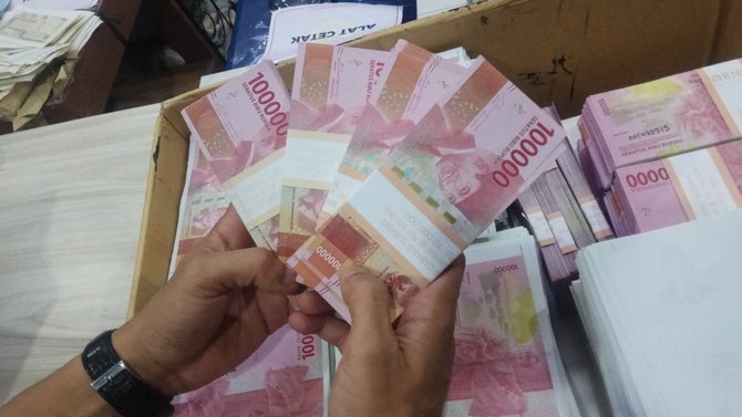 rilis barang bukti dan pelaku pembuat uang palsu