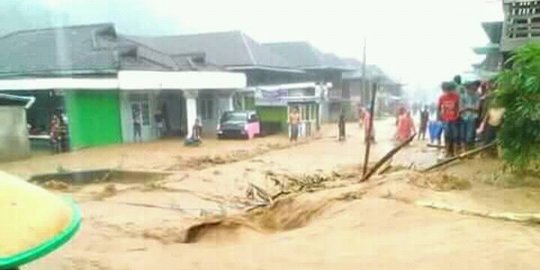 Banjir bandang dan longsor di Ogan Komering Ulu Selatan, warga terisolir