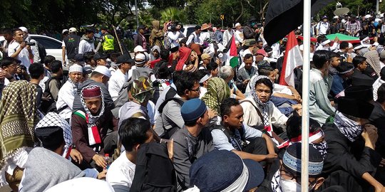 Bakar ban, massa tuntut Dubes AS pergi dari Indonesia