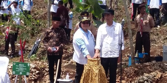 Pacitan diterjang banjir, Jokowi targetkan perbaikan kerusakan selesai akhir Desember